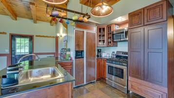 Rumah (5 Bedrooms) | Dapur pribadi | Microwave, oven, kompor, dan mesin pencuci piring