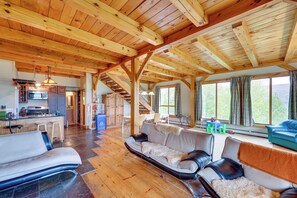 House (5 Bedrooms) | Interior