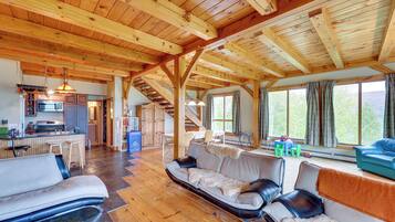 House (5 Bedrooms) | Interior