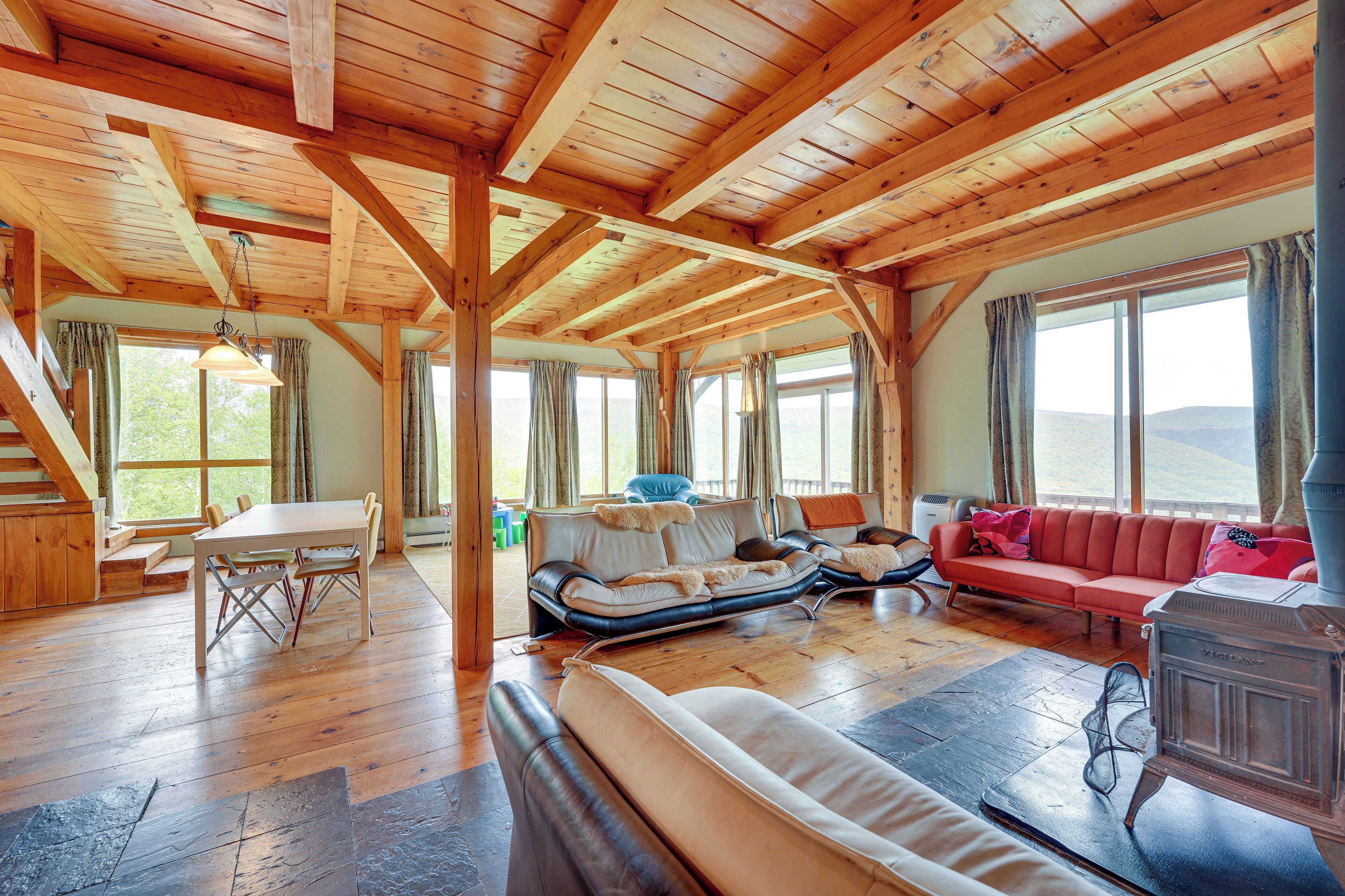 House (5 Bedrooms) | Interior