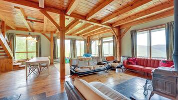 House (5 Bedrooms) | Interior