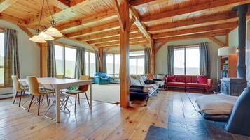 House (5 Bedrooms) | Interior