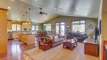 House (3 Bedrooms) | Interior