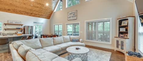 House (3 Bedrooms) | Interior