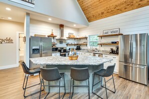 House (3 Bedrooms) | Interior - Luxe Kentucky Cabin Rental ~ 36 Mi to Mammoth Cave (Cub Run)