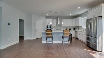 House (4 Bedrooms) | Interior