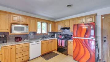 House (4 Bedrooms) | Interior