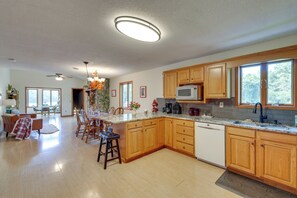 House (4 Bedrooms) | Interior