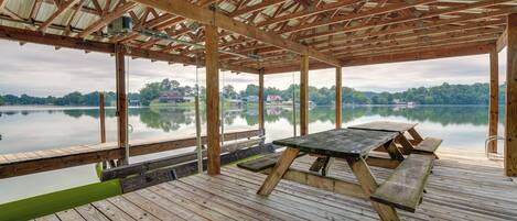 المنشأة من الداخل