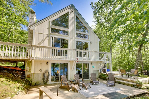 Outdoor dining - Waterfront Lake Arrowhead Home w/ Dock! (North Waterboro)