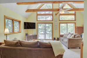 TV - Waterfront Lake Arrowhead Home w/ Dock! (North Waterboro)