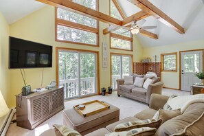 TV - Waterfront Lake Arrowhead Home w/ Dock! (North Waterboro)