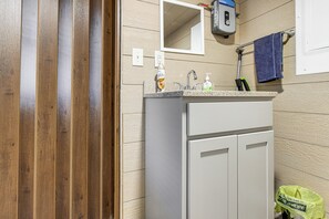 منزل (0 Bedroom) | المنشأة من الداخل