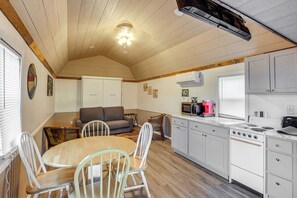 House (0 Bedroom) | Interior