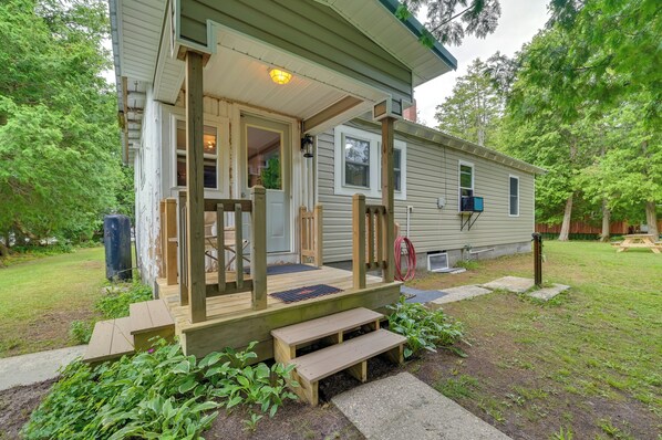 Cottage (3 Bedrooms) | Interior - Lakefront Michigan Abode w/ Deck & Fire Pit! (Cheboygan)