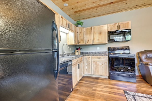 Cottage (2 Bedrooms) | Interior - Cozy Lake Wissota Escape w/ Community Dock! (Chippewa Falls)