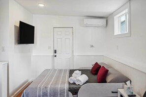 Interior - Kingston Crawfish Cottage Near Catskills! (Kingston)