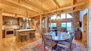 House (6 Bedrooms) | Interior