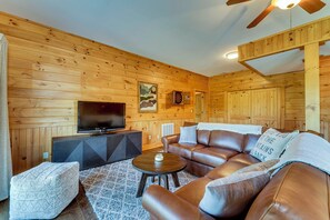 Interior - Hot Tub & Game Room: Spacious Nebo Cabin! (Nebo)