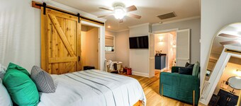 Cute Georgetown Villa < 1 Mi to Historic District