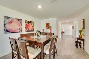 House (5 Bedrooms) | In-room dining