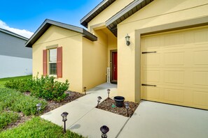 Exterior - Modern Poinciana Retreat: 27 Mi to Disney World! (Kissimmee)