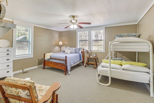 House (2 Bedrooms) | Interior