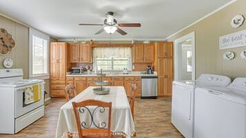 House (2 Bedrooms) | Interior