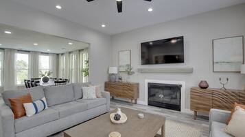 House (5 Bedrooms) | Interior