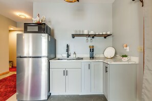 Interior - Lakefront Orange Vacation Rental - Pet Friendly! (Orange)