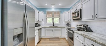 Lake Keowee Condo: Resort Pools & Lake Access!