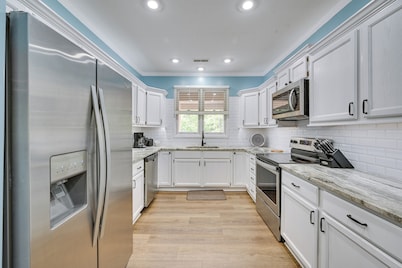 Lake Keowee Condo: Resort Pools & Lake Access!