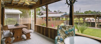 Satsuma Home w/ Fire Pit + Dunns Creek Access!
