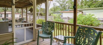 Satsuma Home w/ Fire Pit + Dunns Creek Access!