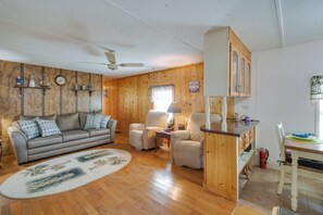 House (2 Bedrooms) | Interior - Satsuma Home w/ Fire Pit + Dunns Creek Access! (Satsuma)