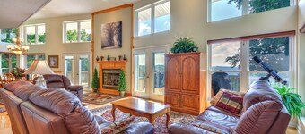 40-acre Ararat Escape: On-site Trails & Mtn Views!