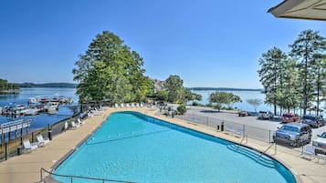 Apartment (4 Bedrooms) | Front of property