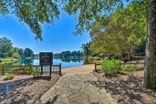 Walk to Lake Keowee: Salem Townhome w/ Deck