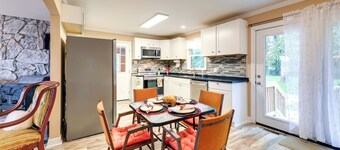 Cozy North Carolina Retreat Near Beaches & Golfing