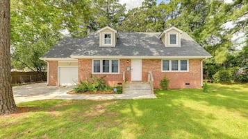 House (4 Bedrooms) | Front of property