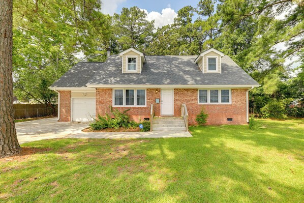 House (4 Bedrooms) | Front of property