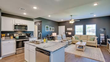 House (3 Bedrooms) | Interior