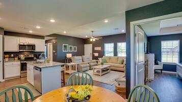 House (3 Bedrooms) | Interior