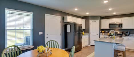 House (3 Bedrooms) | Interior