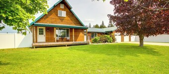 Spirit Lake Home w/ Fenced Yard: 1 Mi to Water!