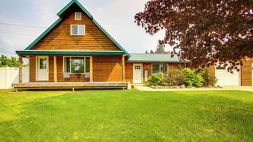 House (3 Bedrooms) | Exterior