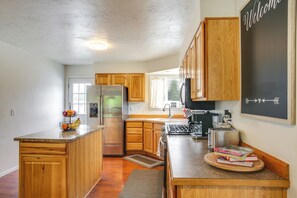 House (3 Bedrooms) | Interior