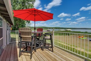 House (1 Bedroom) | Interior - Lakefront Motley Cabin w/ Private Deck + Dock! (Motley)