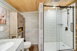 House (1 Bedroom) | Interior - Lakefront Motley Cabin w/ Private Deck + Dock! (Motley)