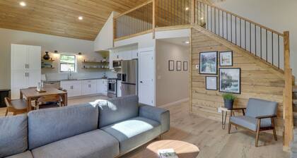 Lakeside Cabin w/ Hot Tub: 3 Mi to Flathead Lake!